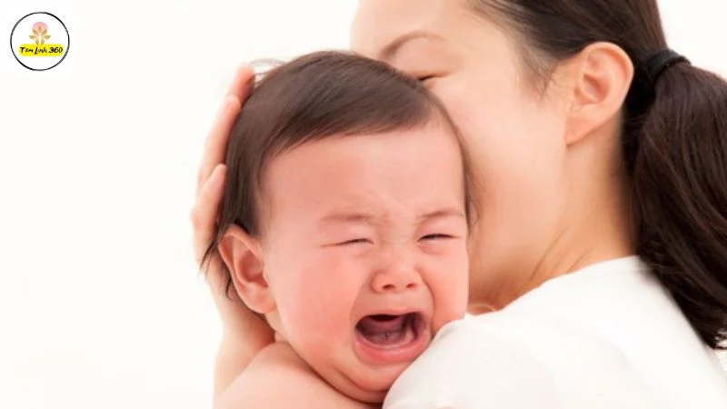 Trên người bé xuất hiện nốt mẩn đỏ lạ